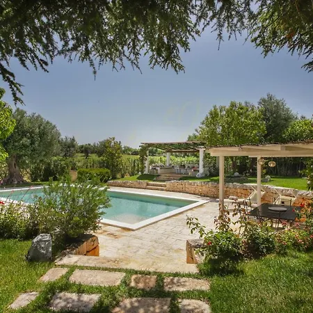 بيت للعطل Td Dimora Di Genna Trullo With Lush Garden Pool كاستيلانا غروتي