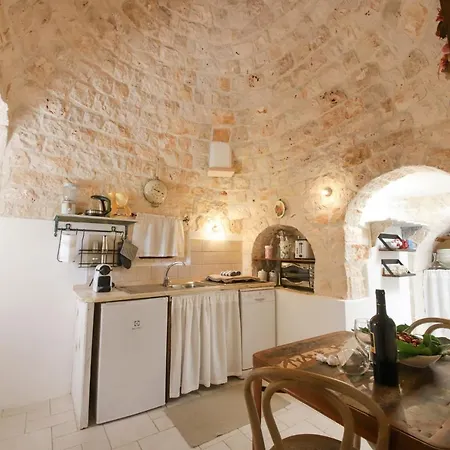Feriehus Td Dimora Di Genna Trullo With Lush Garden Pool